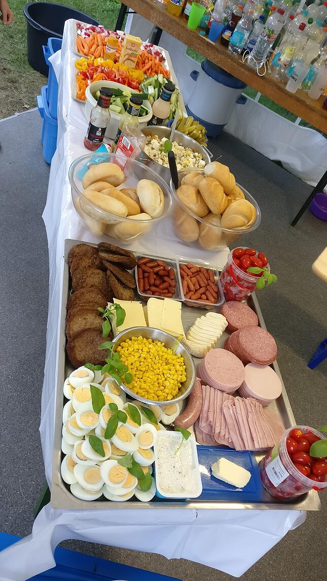 Leckeres Essen, das frisch zubereitet wird, gehört zu den Markenzeichen beim traditionellen Zeltlager der DLRG-Ortsgruppe.