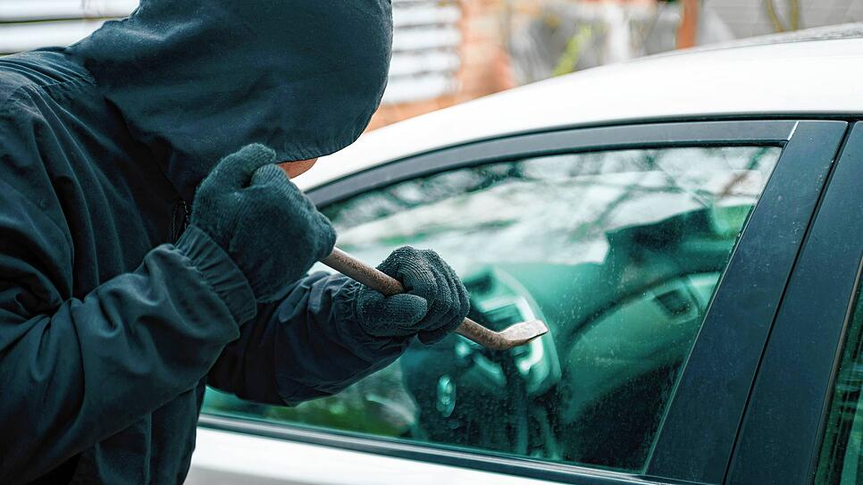 Der Albtraum vieler Autobesitzer: Der Wagen wird aufgebrochen oder geklaut. Auch in der Region sind immer wieder Autodiebe unterwegs.