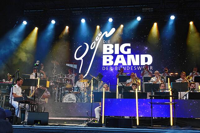 Die Big Band beim Konzert in Radolfzell vor zwei Jahren. Auch 2024 kommt sie wieder an den See.