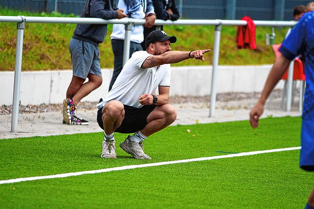 Bild 4: SV Jestetten müht sich zum 2:1-Sieg gegen den SC Lauchringen – und wir haben Bilder!