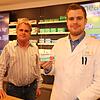 Für das Schmerzmittel Dolormin Extra gab es seit Mitte des Jahres Engpässe in den Apotheken. Die Apotheker Florian (rechts) und Peter ...