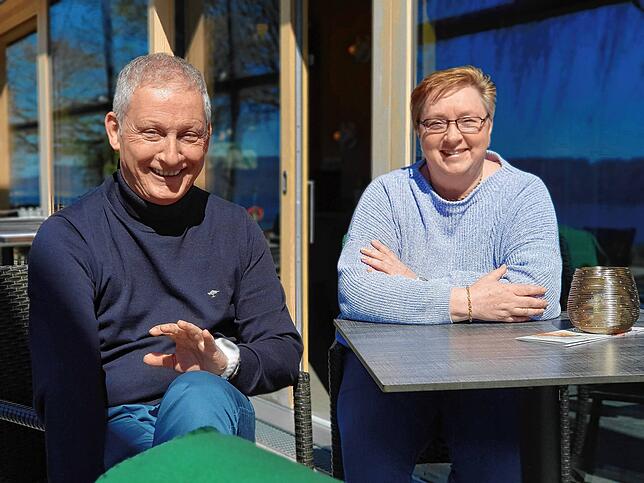 Ralf Maier, Geschäftsführer, sowie Andrea Schäfer, Betriebsleiterin in der Uferpark-Gastronomie.