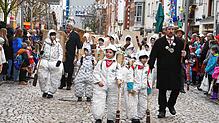 Beim Kinderumzug am Donnerstag sollten sich die Erwachsenen zurückhalten.