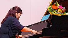 Yuna Nakagawa zieht die Zuhörer mit feinfühlig intonierten Werken von Mozart, Chopin, Liszt und einer Zugabe von Schumann in ihren Bann. ...