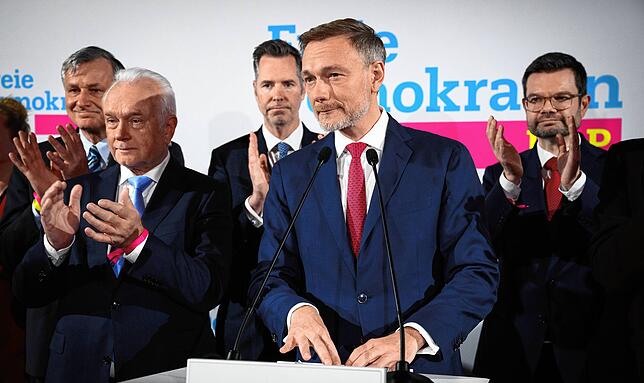 Christian Lindner, Bundesvorsitzender und Spitzenkandidat der FDP, äußert sich bei der Wahlparty der Freien Demokraten (FDP) im ...