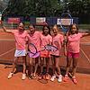 Die Mädchen-Mannschaft des Tennisclubs TC Überlingen, bestehend aus Johanna Kriebler, Lucie Fantino, Zoe Stehle, Emilie Fräntzki und ...