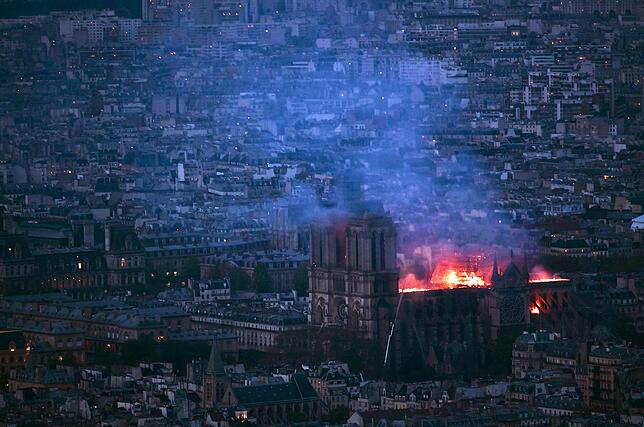 Bild 9: Notre-Dame in Flammen: Bewegende Bilder aus Paris