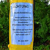 Auf einem Plakat am Oberen Rainweg in Frick wird im Juli 2020 vor Hundeködern gewarnt. Konkret: mit Nägeln versetzter Fleischkäse. Die ...