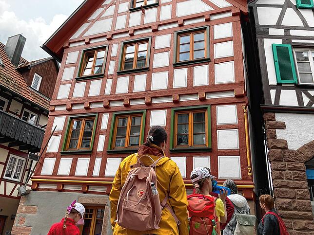 Die Bürger müssen sich mit der Bauweise ihrer Vorfahren arrangieren: Umbau und Abriss verboten. Das Bild entstand bei einer Stadtführung ...