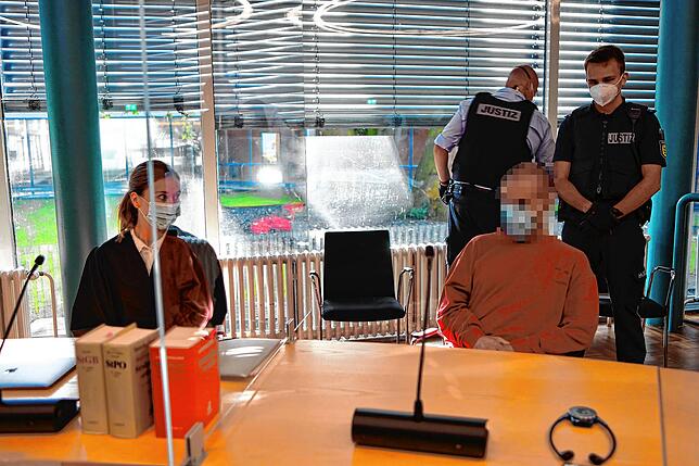 Prozessauftakt im Landgericht Konstanz. Ein damals 35-jähriger Mann soll in Hohenfels-Liggersdorf einen 46-Jährigen getötet und dessen ...