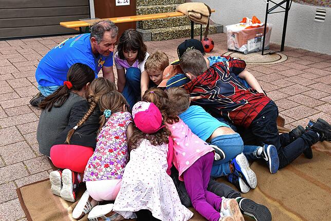 Teamgeist ist Trumpf bei den Happy Power Kids. Eltern und Lehrer werden beim Spielen vorübergehend komplett vergessen.
