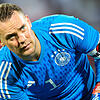 Manuel Neuer beim Spiel Oman &ndash; Deutschland mit der Kapitänsbinde mit der Aufschrift &bdquo;One Love&ldquo;.