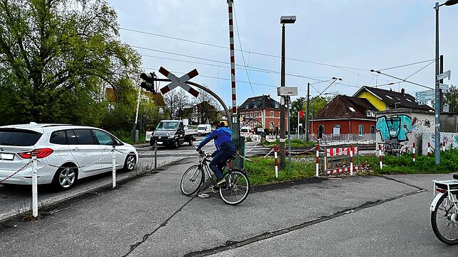 (Symbolbild) Am Bahnhaltepunkt Reichenau war am Freitagabend, 28. Juni, ein Mann in psychischem Ausnahmezustand unterwegs.