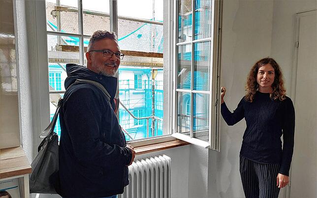 In der Stephansschule werden nach und nach 345 alte Fenster durch dreifach verglaste Fenster ersetzt, wie der bauleitende Architekt ...