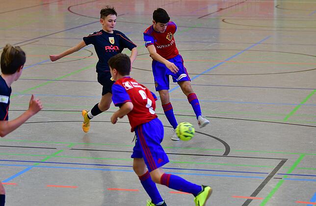 Bild 10: U15-Nachwuchs des FC Basel schenkt dem Gastgeber alle Neune ein