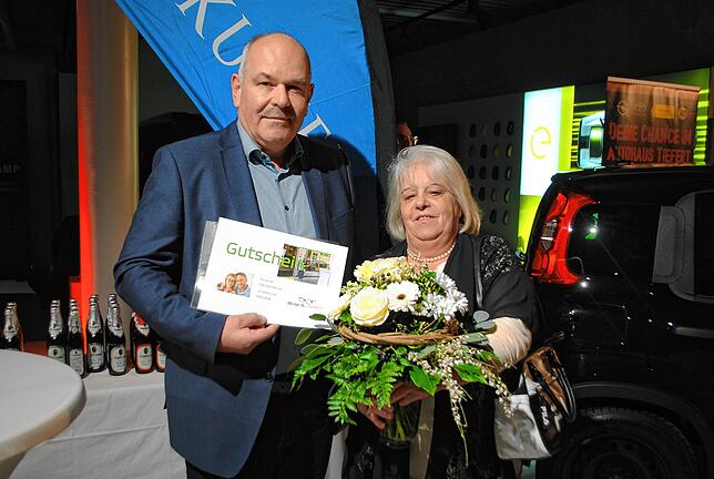 Bild 9: So sehen die Gewinner und Sponsoren des 24. Waldshut-Tiengener Weihnachtsgewinnspiels aus