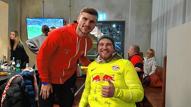 Bild 20: RB Leipzig bereitet Kevin Simanowski einen herzlichen Empfang &ndash; und wir haben Bilder!