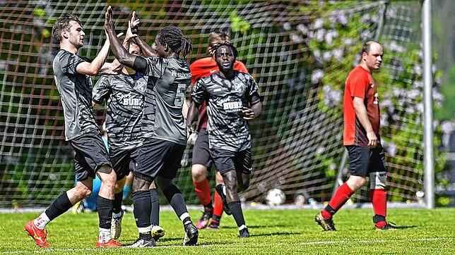 Jubel bei den Grüninger Spielern gab es in der vergangenen Kreisliga A 2-Saison des Öfteren. Der Aufsteiger zeigte mit Platz fünf eine ...