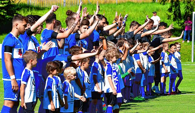Bild 11: Weitere Impressionen vom 3:2-Sieg des FC Erzingen zum Landesliga-Aufstieg gegen den FC Emmendingen