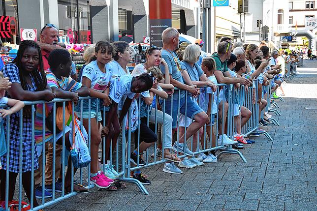 Bild 17: So viele sind beim 14. Trompeterlauf in Bad Säckingen dabei! Hier die Bilder der jüngsten Läufer