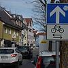 Im Fahrrad-Klimatest positiv bewertet: die gegenläufige Radspur in der Hauptstraße – eine Einbahnstraße.