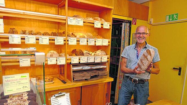 Im Knusperhäusle in der Marktstraße in Markdorf bietet Thomas Waldraff unter vielen anderen Produkten auch Bio-Brot vom Lehenhof an.