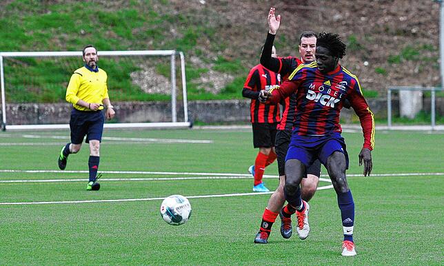 Bild 17: FC 08 Bad Säckingen ist enttäuscht nach dem 2:2 gegen den SC Lauchringen &ndash; wir haben die Bilder!