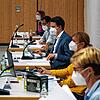 Im Rat (v.l.): Petra Fritsch (Bauamt), Tonino Christiani (Finanzen), Bürgermeister Marian Schreier, Birgit von Glan (Hauptamt), ...