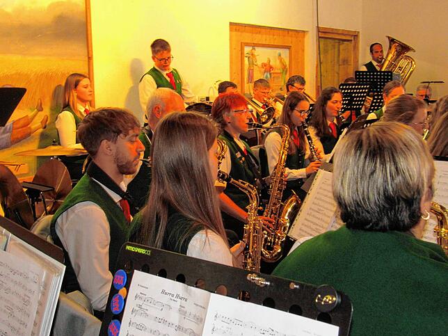 Die Musikkapelle Ablach beim Frühschoppenkonzert am Sonntag.