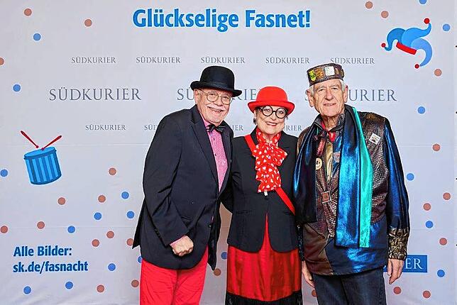 Bild 7: Gute Laune vor der SÜDKURIER-VIP-Wand bei der Fernsehfasnacht
