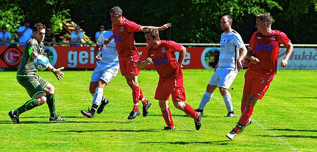 Bild 41: SC Lauchringen steigt nach 0:3 gegen Spvgg. Wutöschingen in die Kreisliga B ab &ndash; wir haben Bilder!