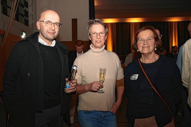 Die Waldshuter Einzelhändler Andreas Keller und Brigitte Wehrle-Maier im Gespräch mit Roswitha Huber, ehemalige Konrektorin der ...
