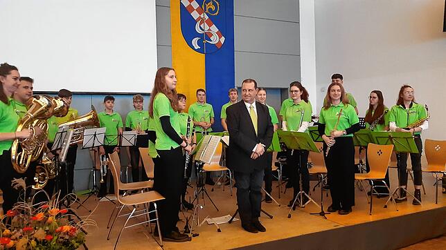 Die Jugendkapelle unter Leitung von Matthias Walser sorgt auch bei festlichen Anlässen wie dem diesjährigen Neujahrsempfang für einen ...