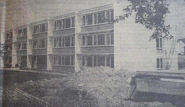 1964: In der Pestalozzi-Schule, der Kreis-Berufsschule, wurden anfangs die Realschüler unterrichtet. Bild: Stadtarchiv