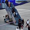 Passagiere aus Skopje verlassen am Flughafen Friedrichshafen eine Maschine der Wizz Air. Der Besucherverkehr macht rund ein Drittel des ...