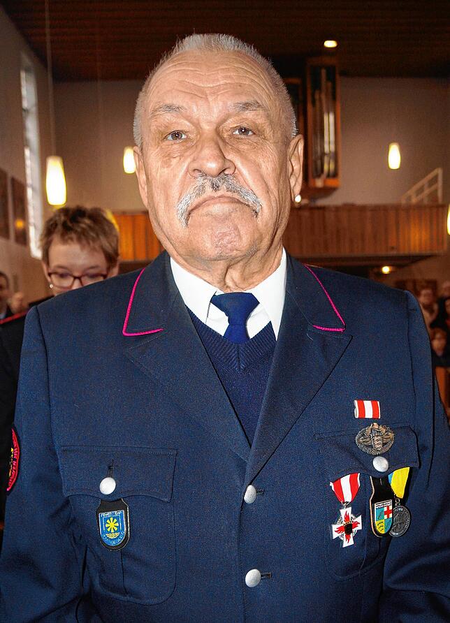 Dieter Senger in seiner Feuerwehr-Uniform. Bild: Friedrich W. Strub