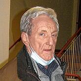 Grünplaner Wolfram Böhler erläuterte, wie die Außenanlagen des früheren Montessori-Kindergartens aussehen sollen.