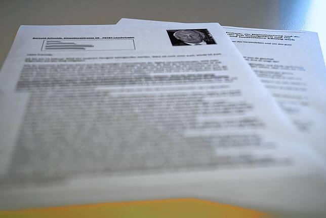 Dieses Schreiben, das als Absender den 2016 verstorbenen Alt-Bürgermeister Bertold Schmidt ausweist, wurde in Lauchringen an ...