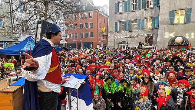 Bild 16: Schmotziger Dunschtig: Auf dem Obermarkt fällt das Jakobiner-Tribunal sein Urteil