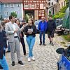 Bürgermeister Selcuk Gök beim Bürgerdialog in der Tengener Altstadt. Die Bürger äußern Kritik an die verwahrlosten Autos, die seit ...