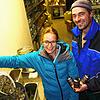 Bettina und Georg Arnold vom gleichnamigen Obsthof in Kluftern beim Auffüllen der Schneckenpresse. Das Ehepaar produziert seit fünf ...