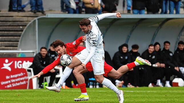 Nico Rodewald (rechts) brachte den FC 08 Villingen mit seinem Doppelpack in Führung, die baute der FC zum 3:0 gegen den SSV Reutlingen ...