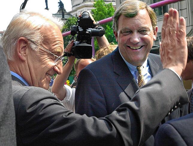 Auch der damalige Unions-Kanzlerkandidat Edmund Stoiber (links) holte sich Rat von „Bild“: Michael Spreng (rechts) sollte ...