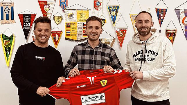 Neu im Trainerteam: Musa Musliu (Mitte) verstärkt ab sofort das Trainerteam des A-West-Kreisligisten FSV Rheinfelden II um Sascha Rueb ...