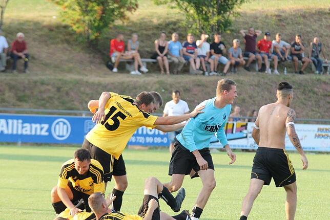 Bild 5: Bilder: SV Nöggenschwiel gewinnt Waldhaus-Cup