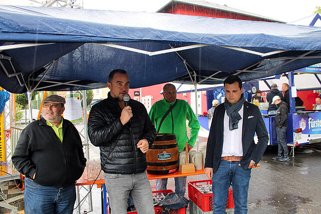 Bild 22: Beim Blumberger Straßenfest war die Stimmung trotz des Regenwetters gut