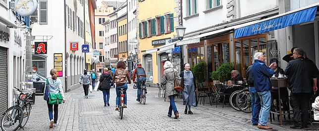 (Archivbild) Zu Fuß oder mit dem Rad – so sind viele Konstanzer gerne unterwegs.