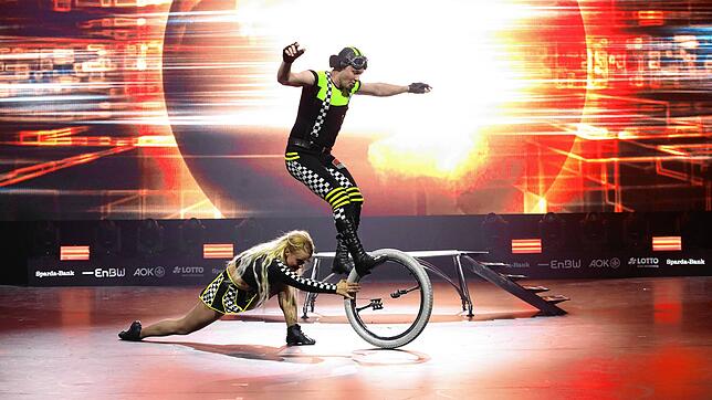 Bild 13: Spektakuläre Auftritte &ndash; Fotos der sportlichen Akteure bei der Turngala in der Schänzlehalle