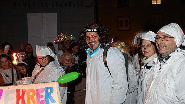 Bild 9: Schmotziger Dunschtig: Ho Narro! Im Schlafgewand geht&lsquo;s durch die Altstadt