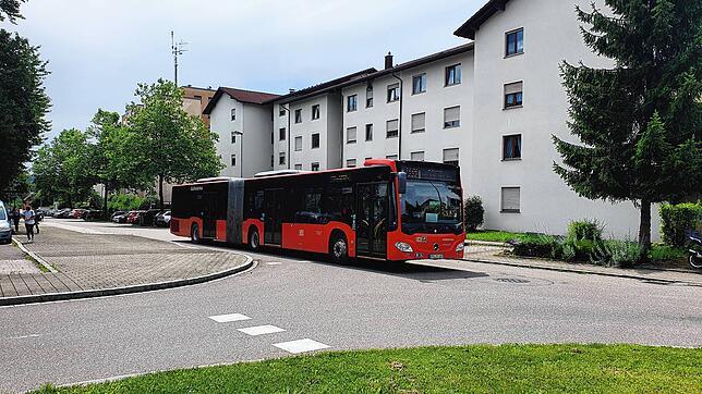 Bislang verkehrte die Aarberg-Linie auf dem Hin- und Rückweg über die Kalvarienbergstraße. Ab sofort fahren die Busse nicht mehr wie auf ...